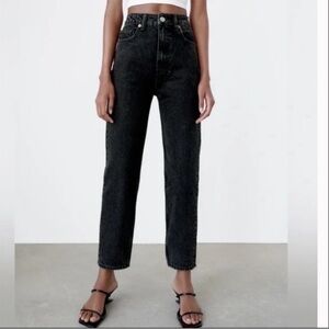 Zara Mom Fit High Rise Jeans in Faded Black 4